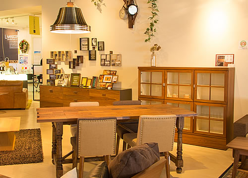 ダイニングテーブル